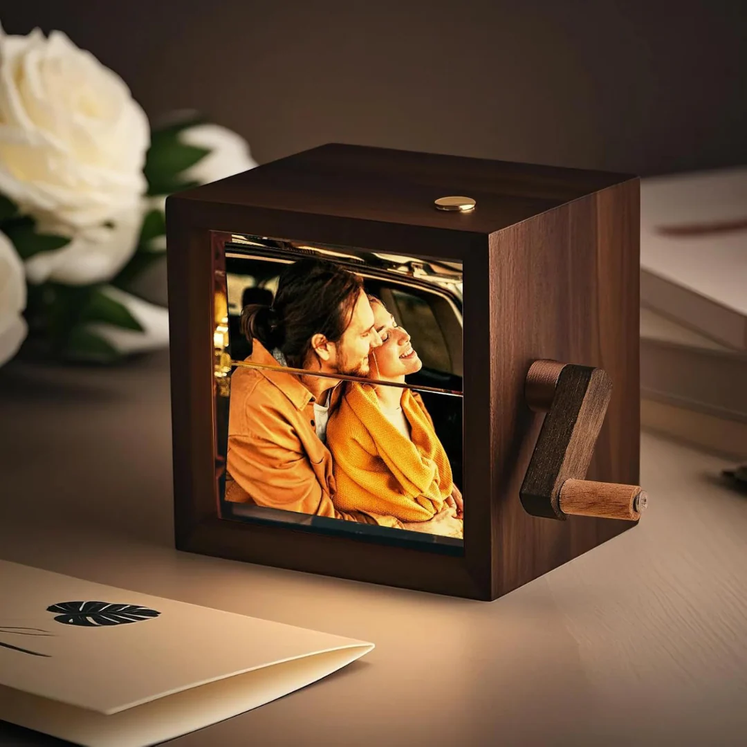 🎁 Custom Crank Photo Box – Turn Memories Into Magic ✨